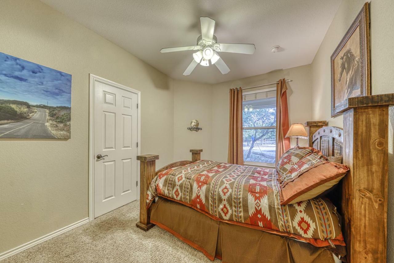 River Mountain Retreat Wimberley Luaran gambar
